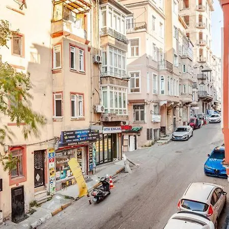 Spacious 5br, 5ba 2 Kitchens Taksim Tarlabasi Apartment *