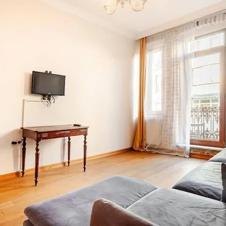 Spacious 5br, 5ba 2 Kitchens Taksim Tarlabasi *