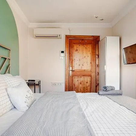 Spacious 5br, 5ba 2 Kitchens Taksim Tarlabasi * Eskiomerler