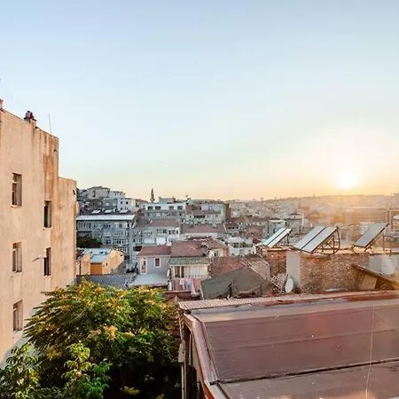 Apartment Spacious 5br, 5ba 2 Kitchens Taksim Tarlabasi *
