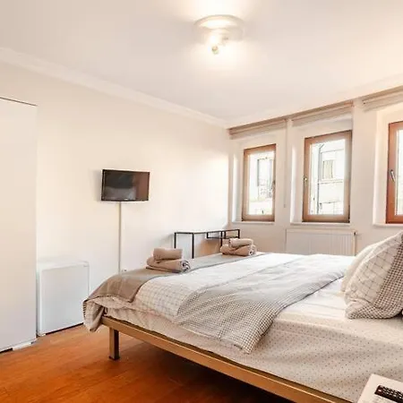 Spacious 5br, 5ba 2 Kitchens Taksim Tarlabasi *