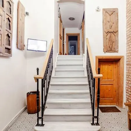 Apartment Spacious 5br, 5ba 2 Kitchens Taksim Tarlabasi *